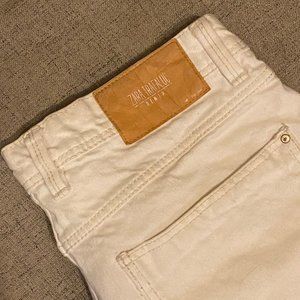 Zara Distressed White Shorts (Size 4)